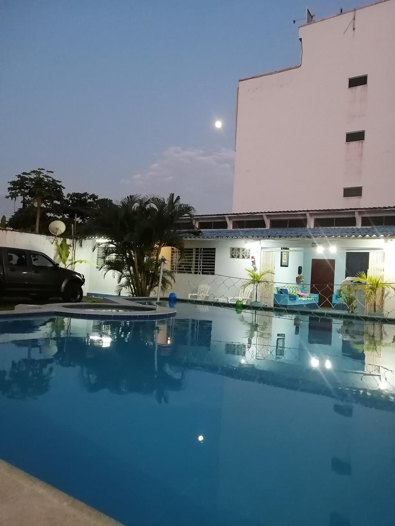 Hostal Aruba Atacames Exteriör bild