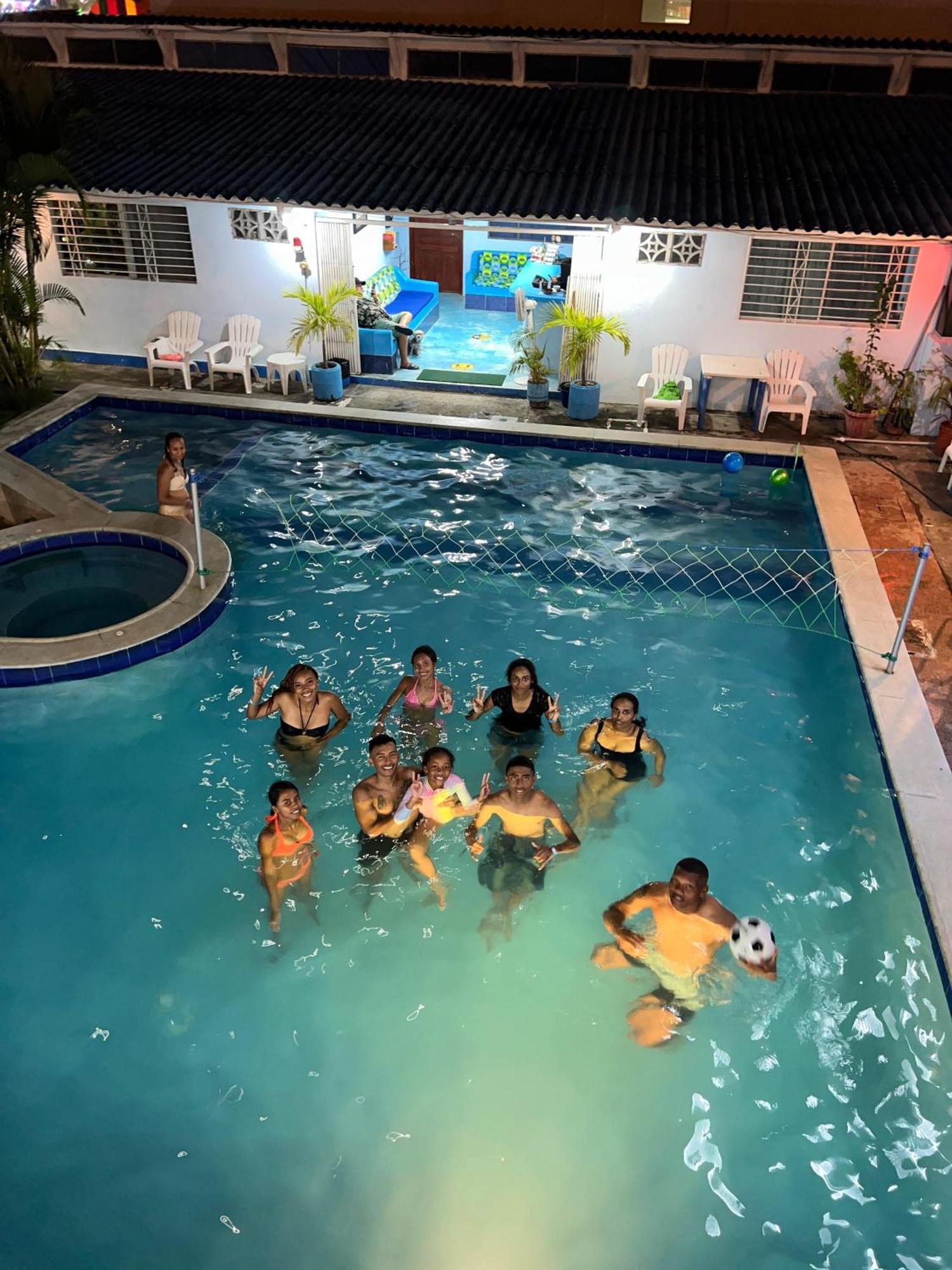 Hostal Aruba Atacames Exteriör bild